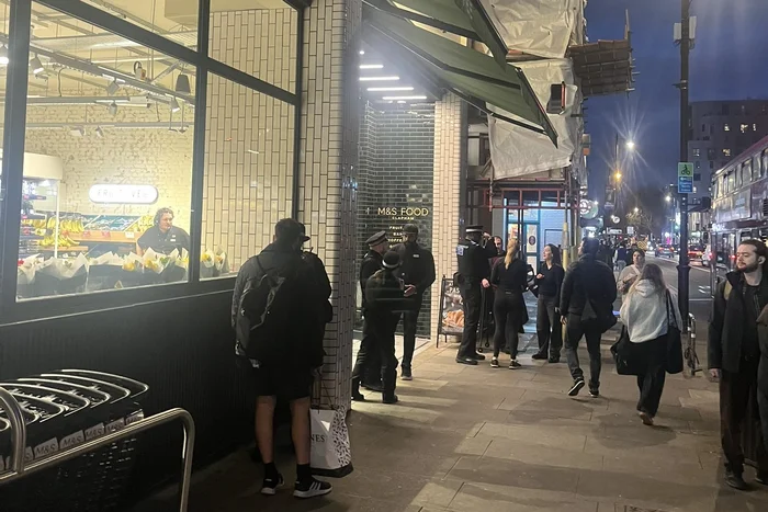 Police Issue Dispersal Order And Make Three Arrests After Hundreds Of Youths Descend On Clapham High Street On First Day Of Easter Holidays X/@jamesd_graham
