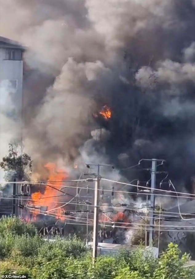 BREAKING: Huge Fire Breaks Out Near Hackney Downs Station London BREAKING: Huge Fire Breaks Out Near Hackney Downs Station London