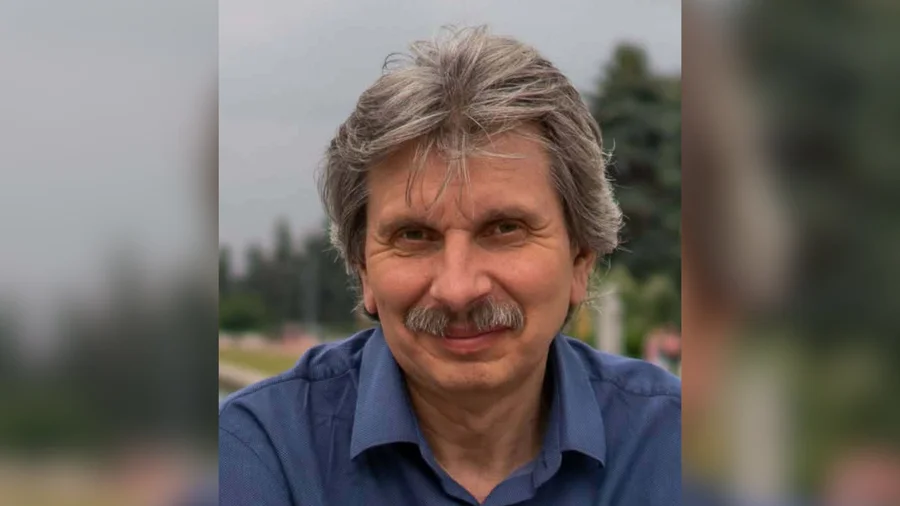 Battersea Bridge bus driver dies after assault as murder probe begins Battersea Bridge bus driver dies after assault as murder probe begins
