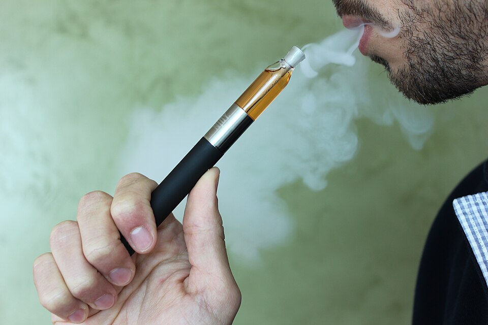 Vaping Linked to Higher Risk of Vision Loss, Study Finds wikimedia commons