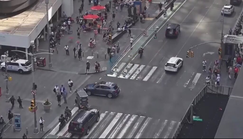 Times Square Shots Fired: One in Custody, No Injuries, NYPD Says Times Square Shots Fired: One in Custody, No Injuries, NYPD Says