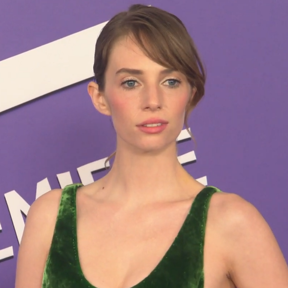 Maya Hawke buys house near mom Uma Thurman in hometown Maya Hawke buys house near mom Uma Thurman in hometown